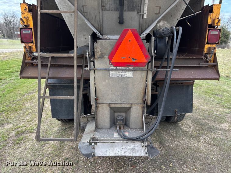 image for item FC5541 1992 International 4900 dump truck