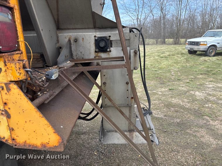 image for item FC5541 1992 International 4900 dump truck