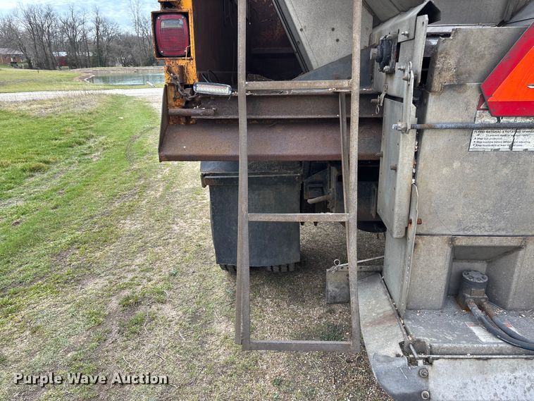 image for item FC5541 1992 International 4900 dump truck