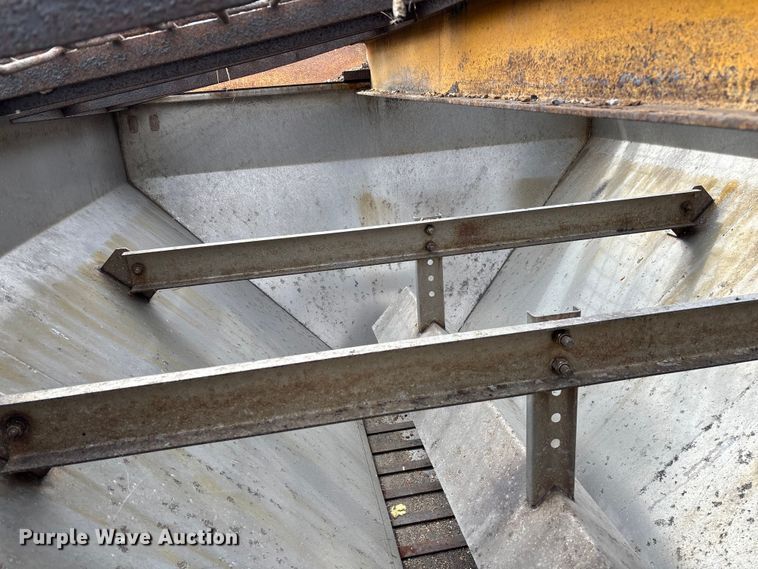 image for item FC5541 1992 International 4900 dump truck