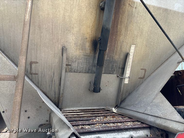 image for item FC5541 1992 International 4900 dump truck