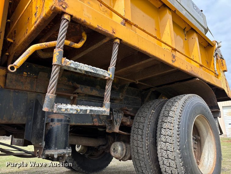 image for item FC5541 1992 International 4900 dump truck