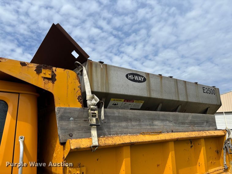 image for item FC5541 1992 International 4900 dump truck