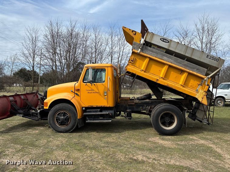 image for item FC5541 1992 International 4900 dump truck