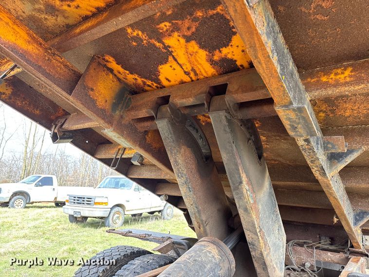 image for item FC5541 1992 International 4900 dump truck