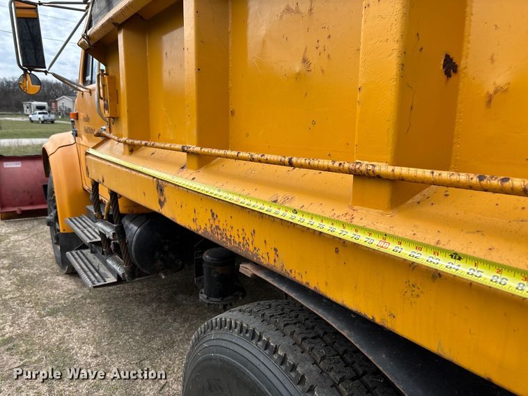 image for item FC5541 1992 International 4900 dump truck