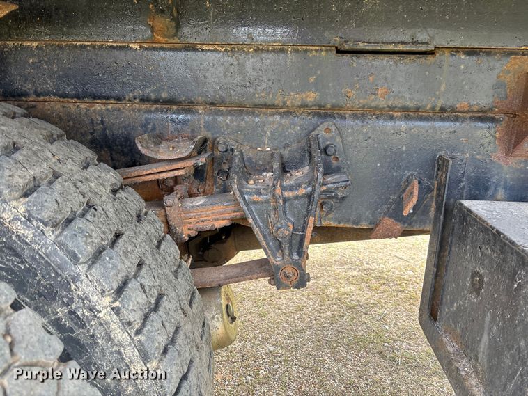 image for item FC5541 1992 International 4900 dump truck