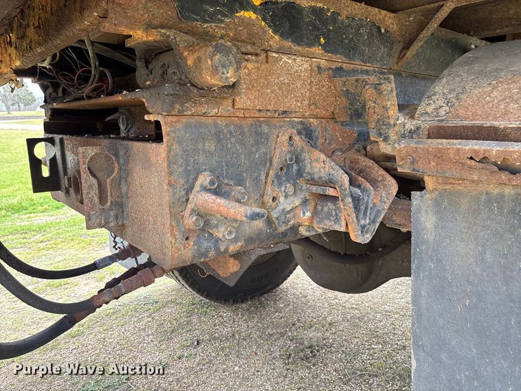 image for item FC5541 1992 International 4900 dump truck