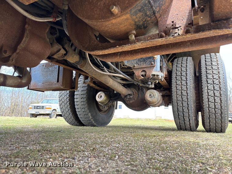 image for item FC5541 1992 International 4900 dump truck