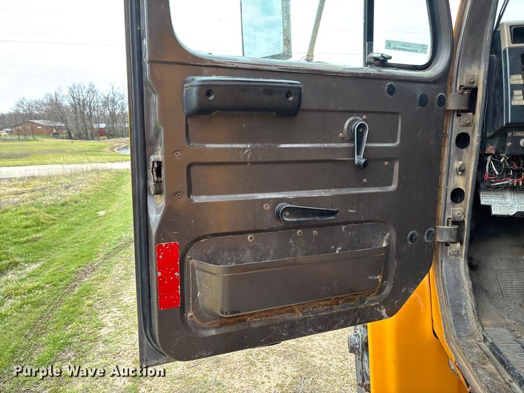 image for item FC5541 1992 International 4900 dump truck