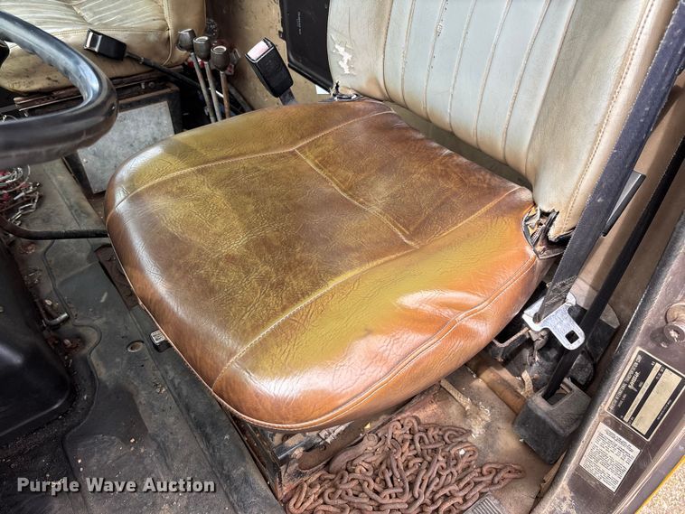 image for item FC5541 1992 International 4900 dump truck