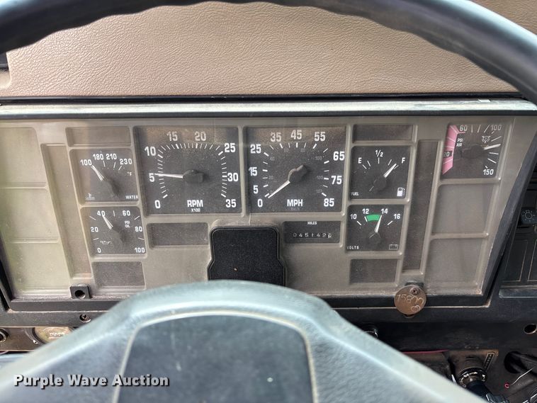 image for item FC5541 1992 International 4900 dump truck