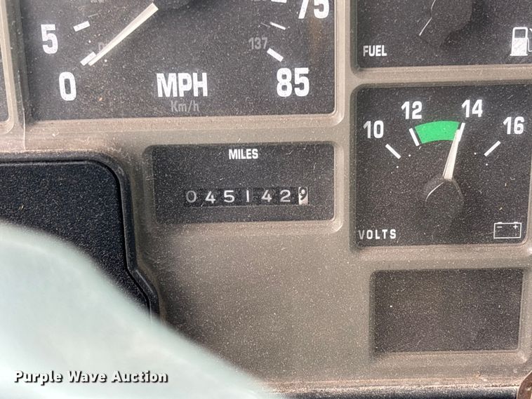 image for item FC5541 1992 International 4900 dump truck