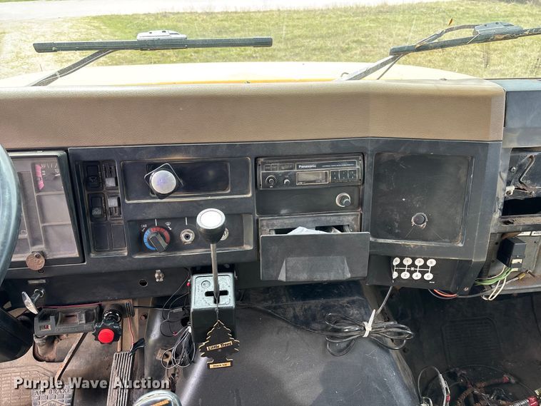 image for item FC5541 1992 International 4900 dump truck