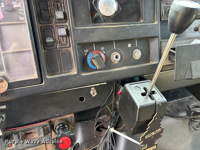 image for item FC5541 1992 International 4900 dump truck