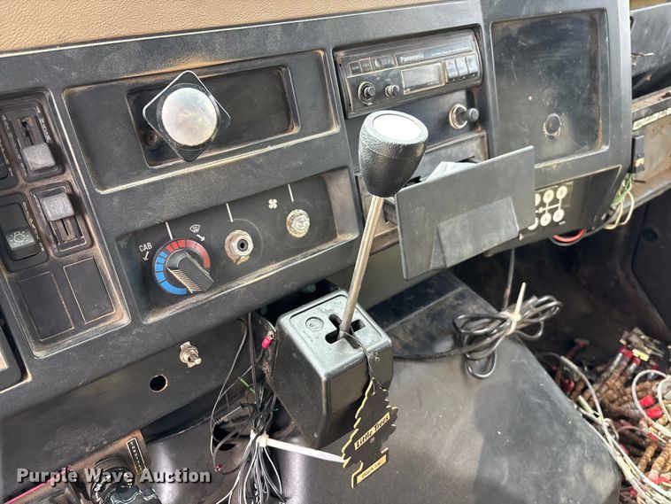 image for item FC5541 1992 International 4900 dump truck