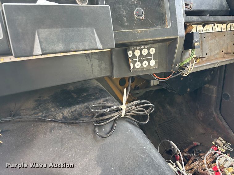 image for item FC5541 1992 International 4900 dump truck