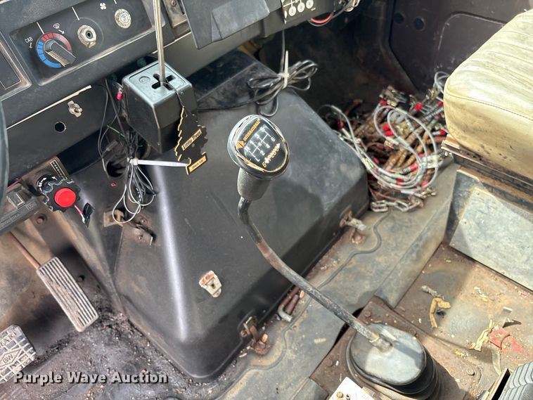 image for item FC5541 1992 International 4900 dump truck