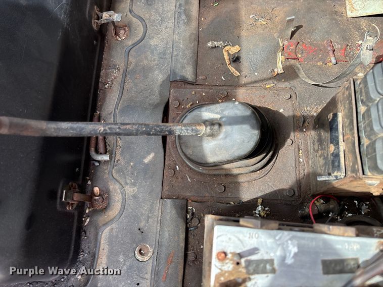 image for item FC5541 1992 International 4900 dump truck