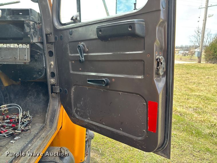 image for item FC5541 1992 International 4900 dump truck