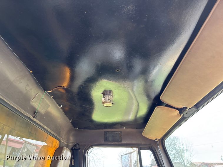 image for item FC5541 1992 International 4900 dump truck