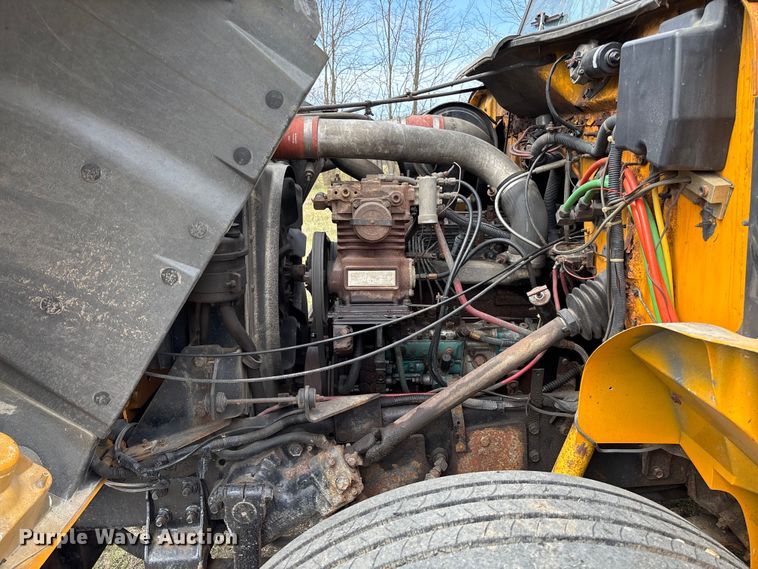 image for item FC5541 1992 International 4900 dump truck