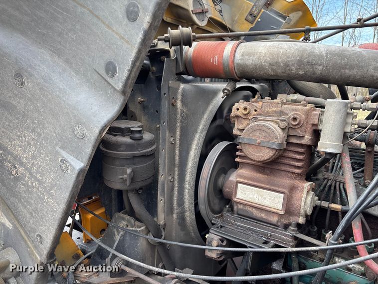 image for item FC5541 1992 International 4900 dump truck