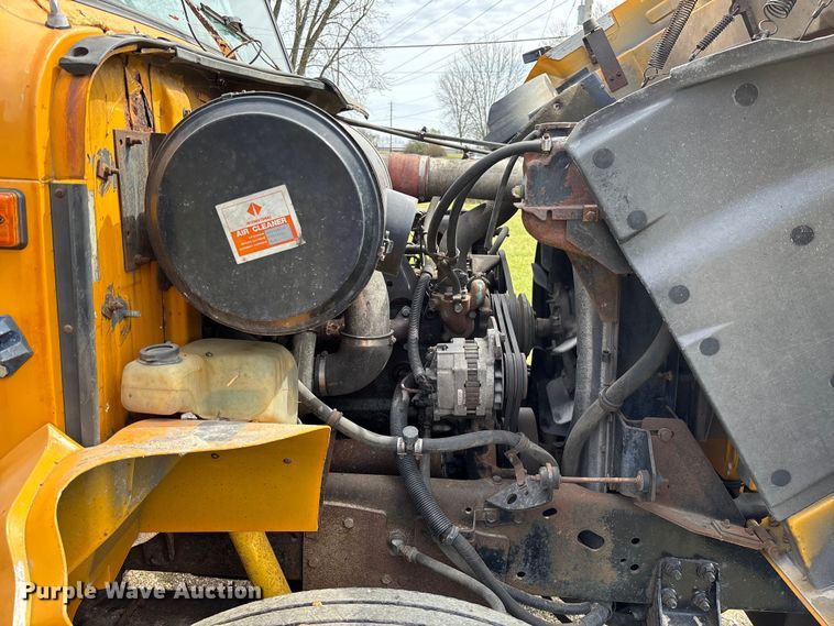 image for item FC5541 1992 International 4900 dump truck