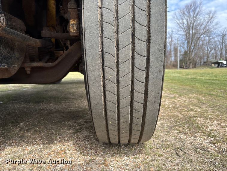 image for item FC5541 1992 International 4900 dump truck