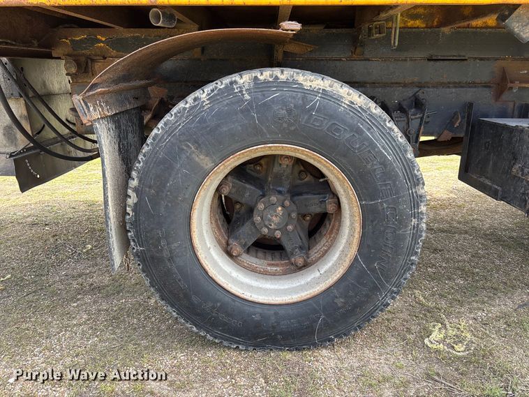 image for item FC5541 1992 International 4900 dump truck