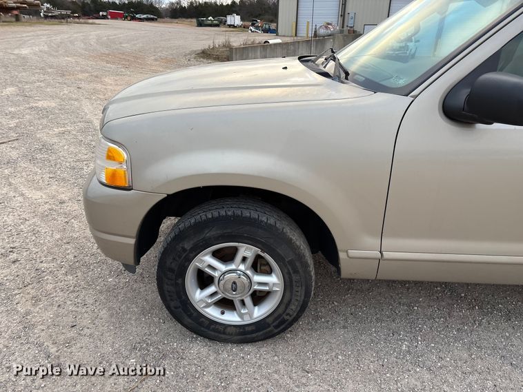 image for item FG0182 2004 Ford Explorer SUV