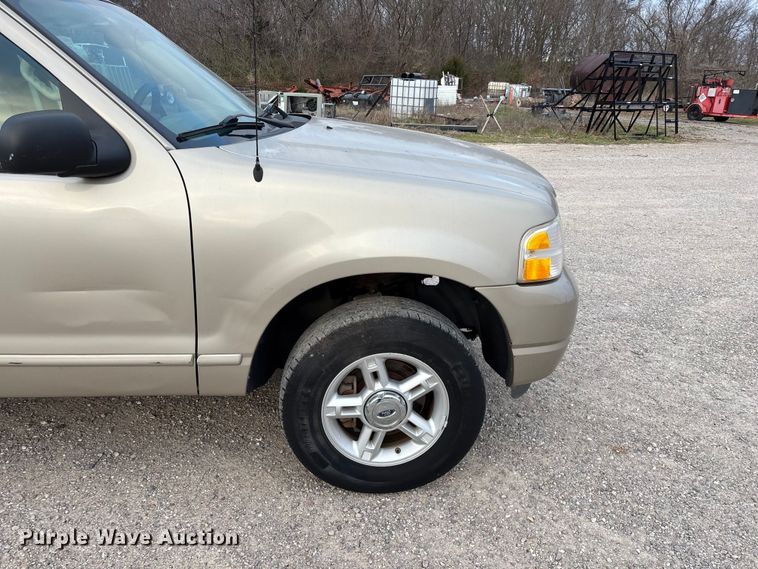 image for item FG0182 2004 Ford Explorer SUV