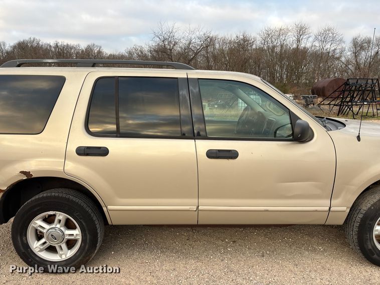 image for item FG0182 2004 Ford Explorer SUV