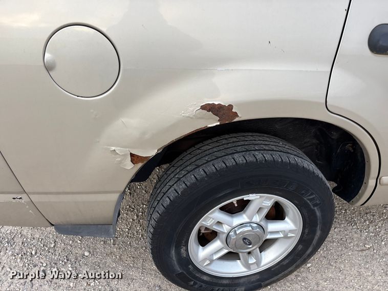 image for item FG0182 2004 Ford Explorer SUV