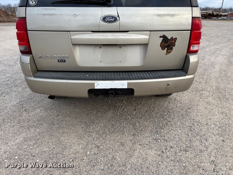 image for item FG0182 2004 Ford Explorer SUV