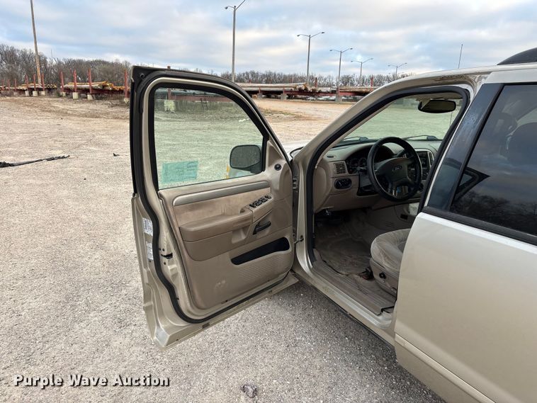 image for item FG0182 2004 Ford Explorer SUV