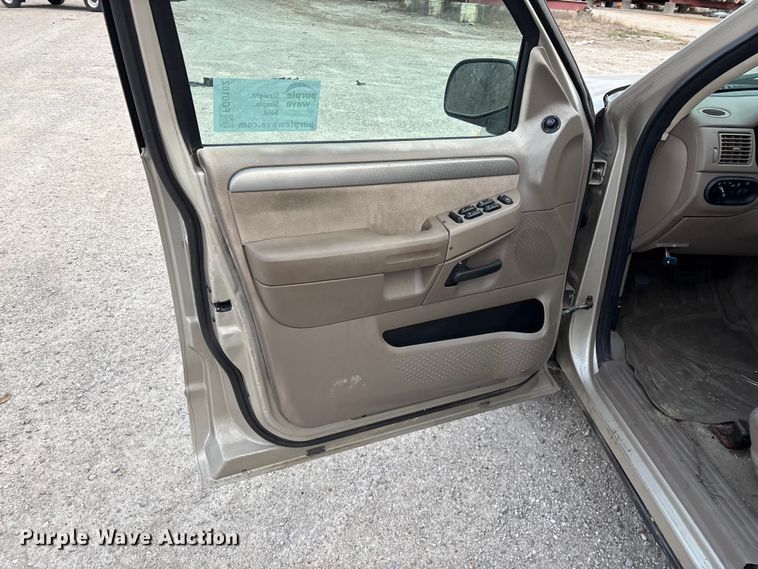 image for item FG0182 2004 Ford Explorer SUV