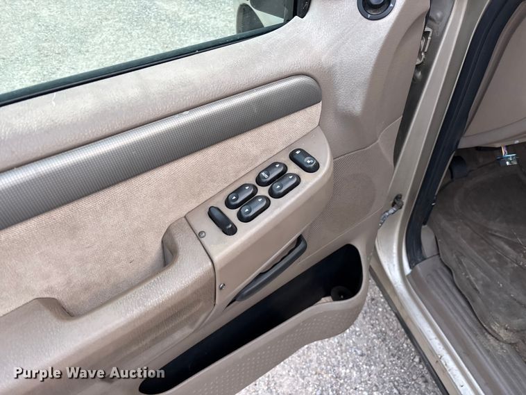 image for item FG0182 2004 Ford Explorer SUV