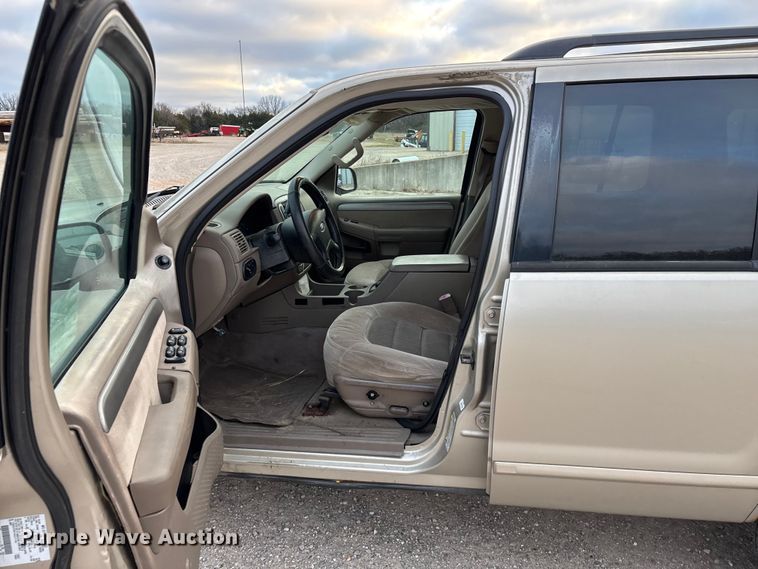 image for item FG0182 2004 Ford Explorer SUV