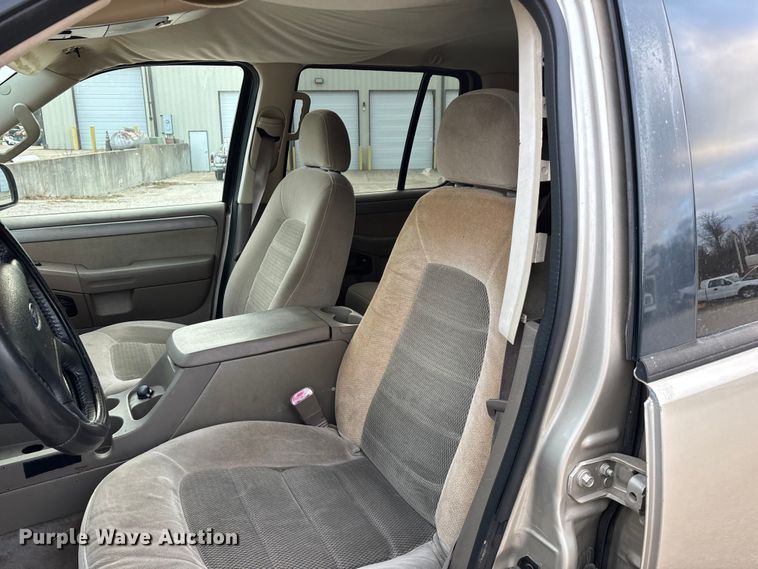 image for item FG0182 2004 Ford Explorer SUV