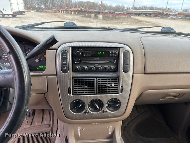 image for item FG0182 2004 Ford Explorer SUV