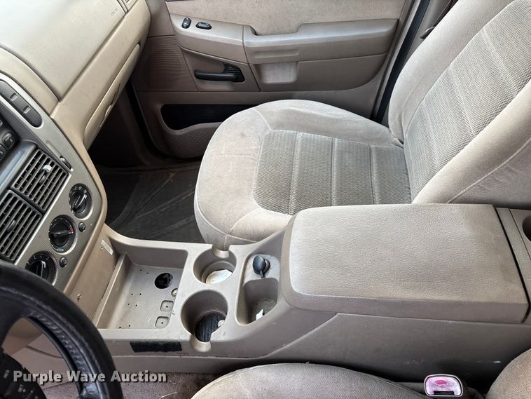 image for item FG0182 2004 Ford Explorer SUV