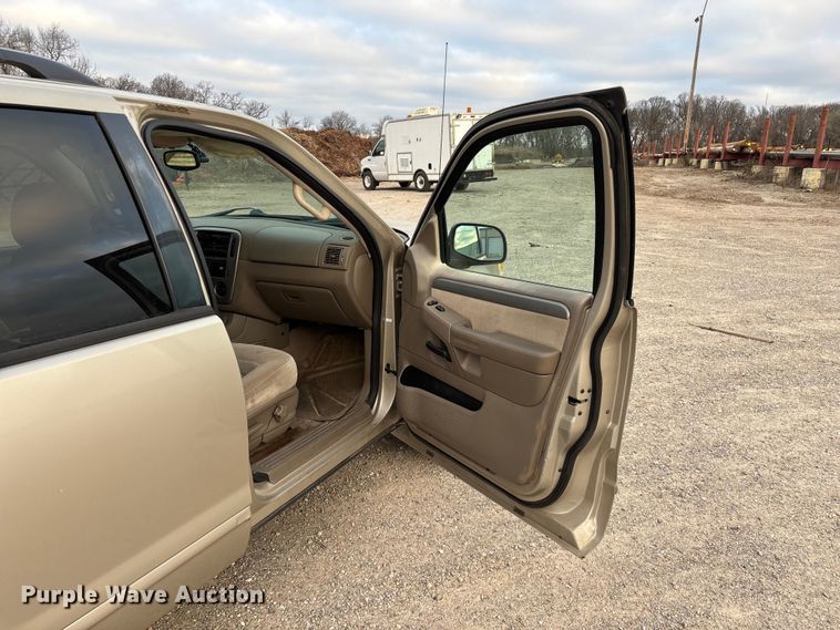 image for item FG0182 2004 Ford Explorer SUV