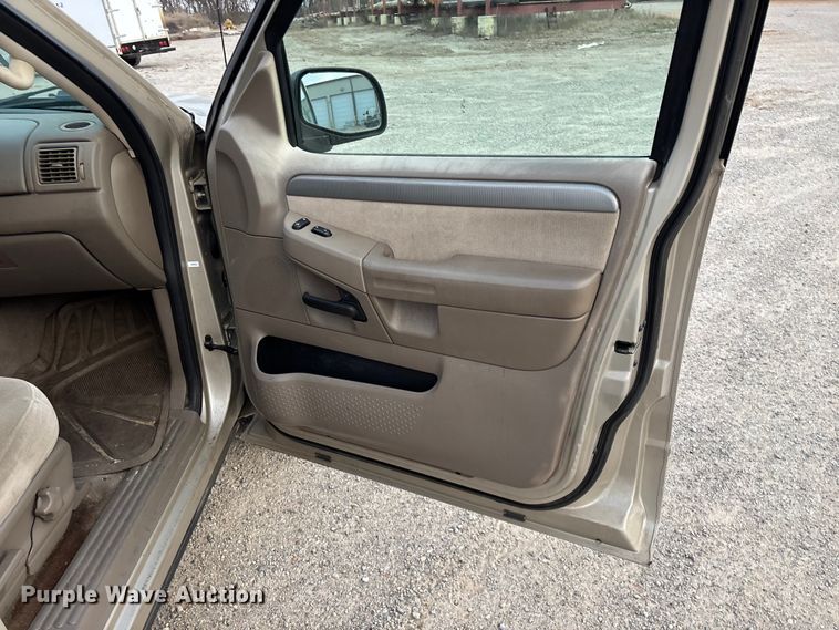 image for item FG0182 2004 Ford Explorer SUV