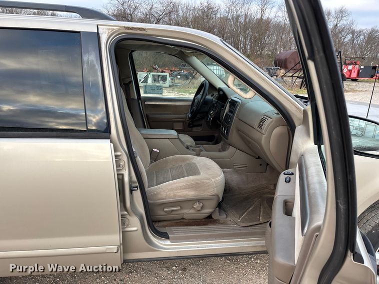 image for item FG0182 2004 Ford Explorer SUV