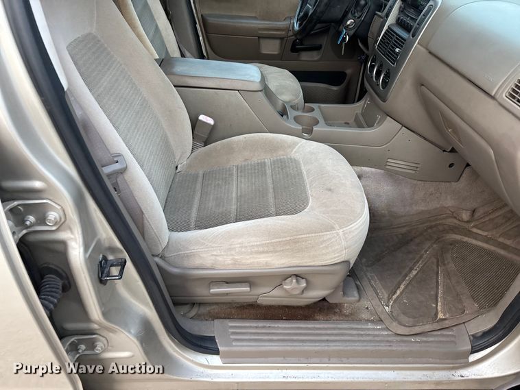 image for item FG0182 2004 Ford Explorer SUV