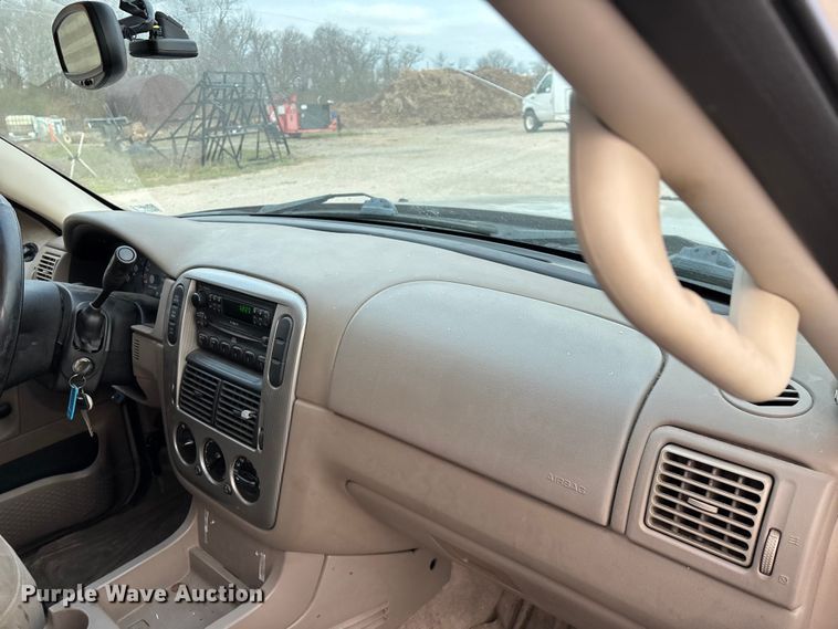 image for item FG0182 2004 Ford Explorer SUV