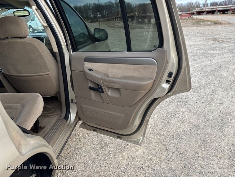 image for item FG0182 2004 Ford Explorer SUV