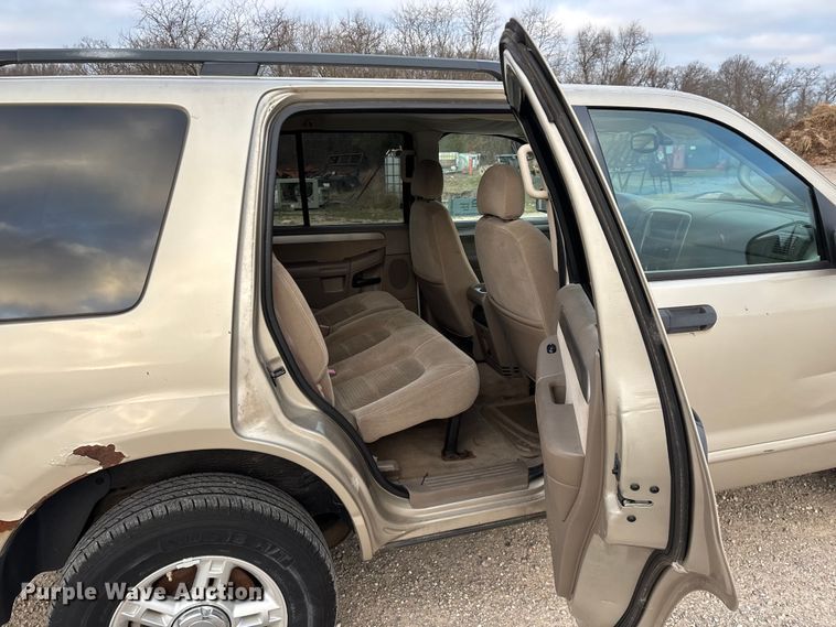 image for item FG0182 2004 Ford Explorer SUV