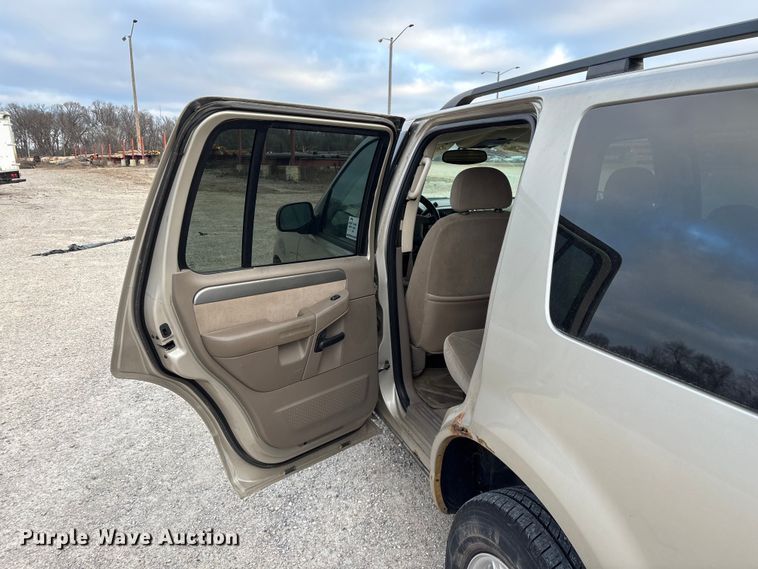 image for item FG0182 2004 Ford Explorer SUV